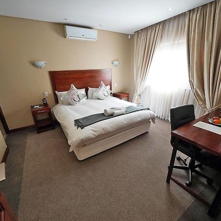 Over The Moon Guesthouse Johannesburg Bagian luar foto