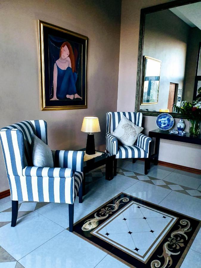 Over The Moon Guesthouse Johannesburg Bagian luar foto