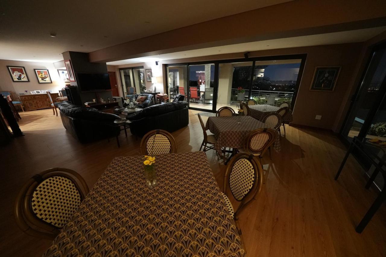 Over The Moon Guesthouse Johannesburg Bagian luar foto