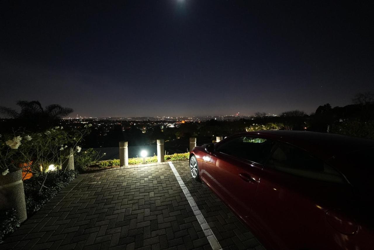 Over The Moon Guesthouse Johannesburg Bagian luar foto