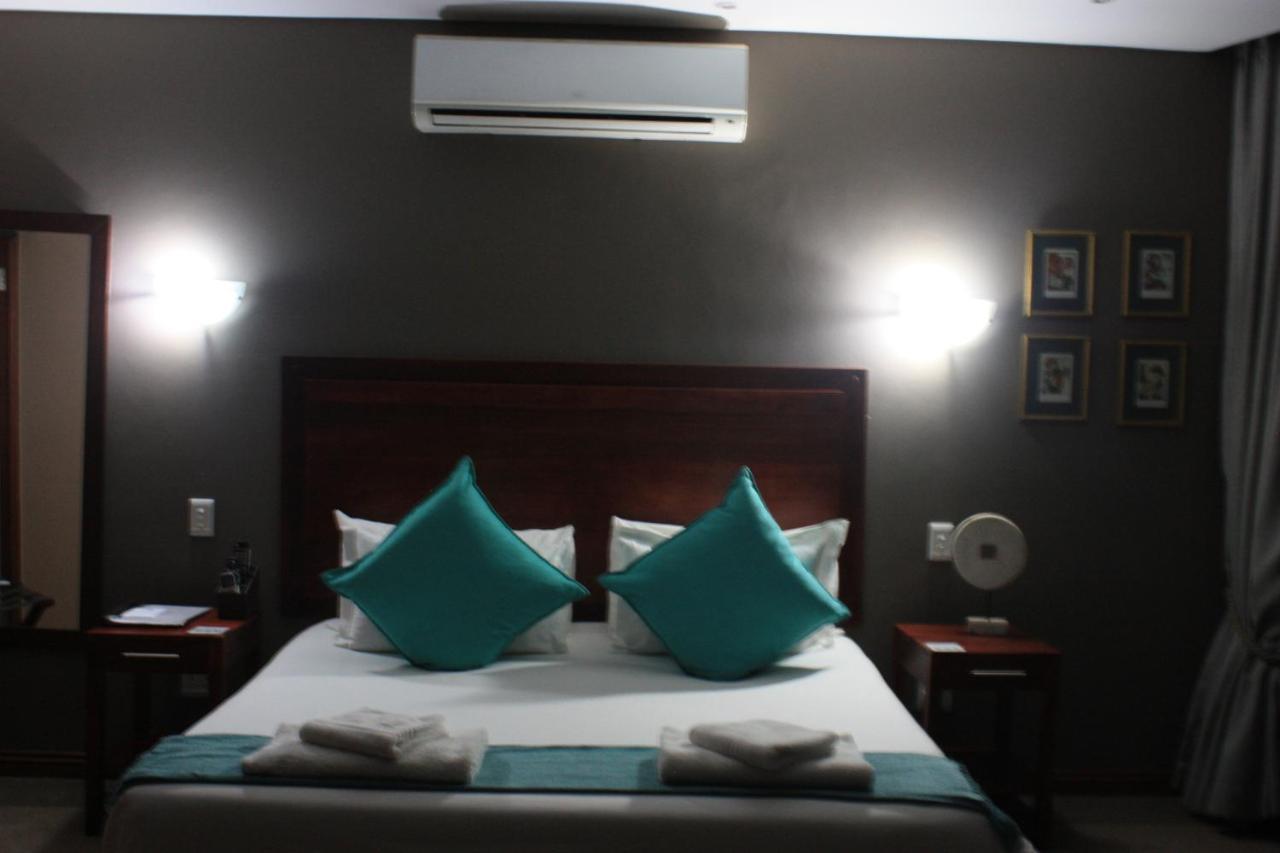 Over The Moon Guesthouse Johannesburg Bagian luar foto