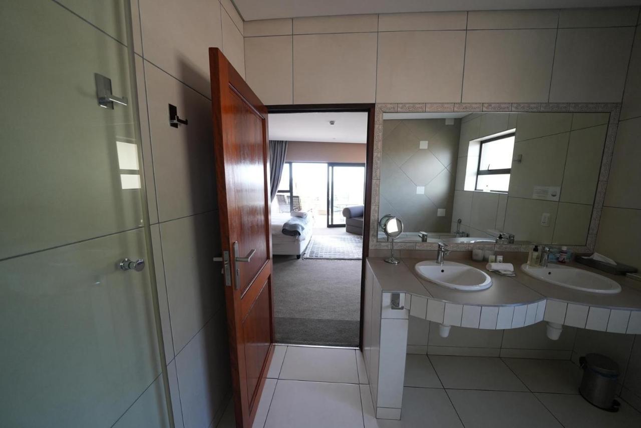 Over The Moon Guesthouse Johannesburg Bagian luar foto