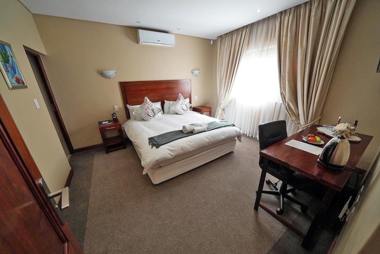 Over The Moon Guesthouse Johannesburg Bagian luar foto