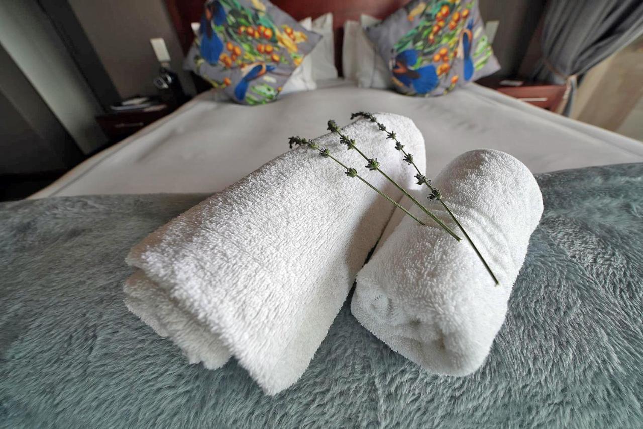 Over The Moon Guesthouse Johannesburg Bagian luar foto