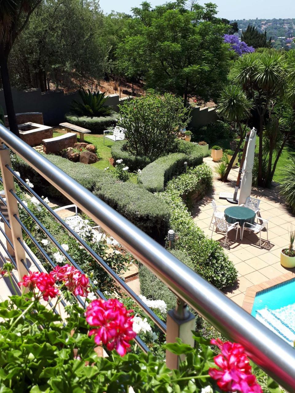 Over The Moon Guesthouse Johannesburg Bagian luar foto